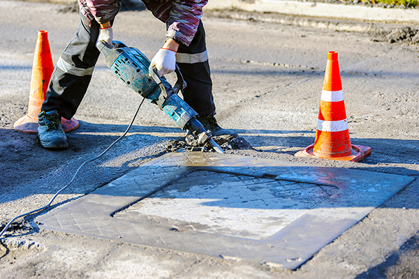 Bảo trì và sửa chữa đường bộ